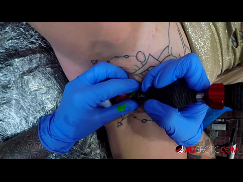 ❤️ Extreem getatoeëerde hottie Sully Savage kreeg een tatoeage op haar clitoris ❤ Harde porno at porn nl.redgast4asset.ru ❌